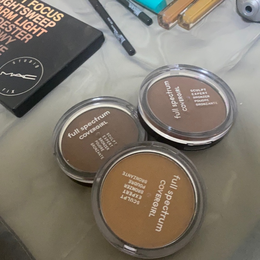 3 Spectrum bronzers